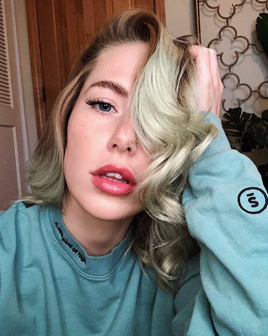 y&rsquo;all asked for a sex vlog about #threesomes so here it is :) + some cute selfies cause why not??? merry<a href="/tag/threesomes"class="tags">#threesomes</a>