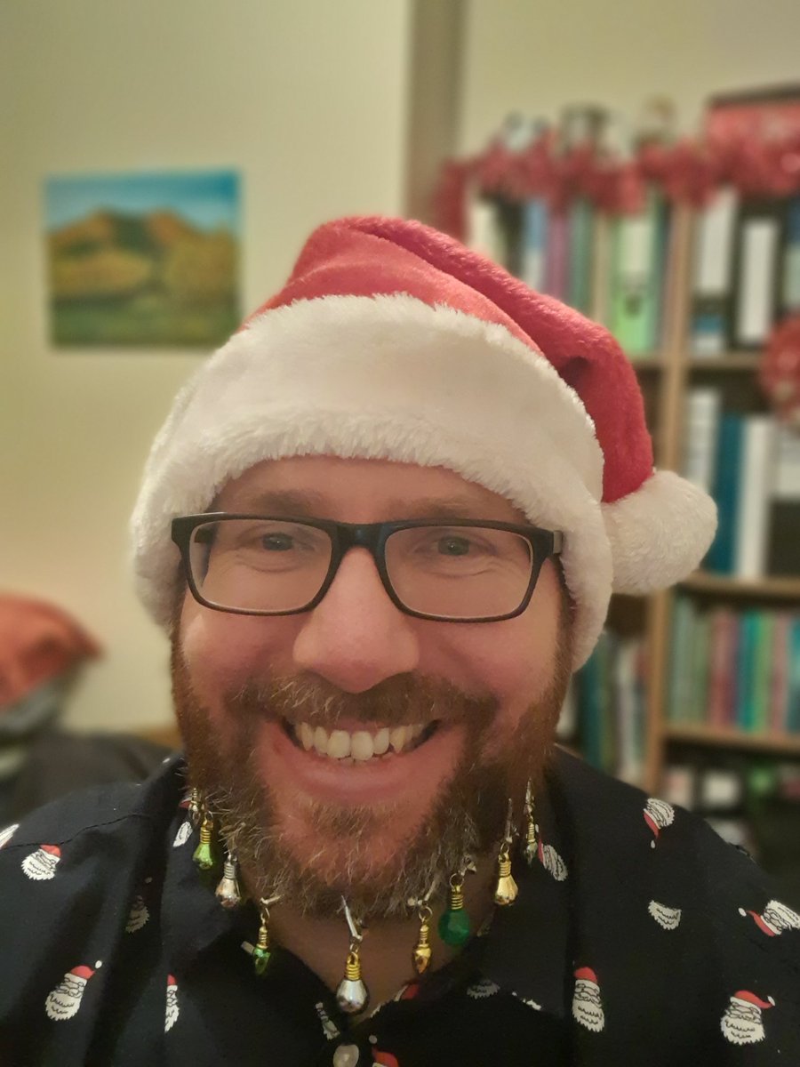 hoffiOT's tweet photo. Got something stuck in my beard today! 

#Christmas 
#Christmasbeard
#beardbaubles https://t.co/SeB1npfy8V