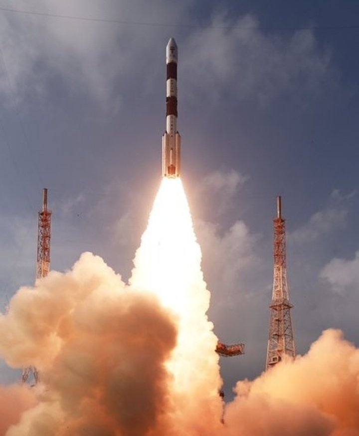 Anamika_1424's tweet image. Stunning glimpses of today's lift off. #PSLVC50 lifts off successfully from Satish Dhawan Space Centre, Sriharikota. Many congratulations to #ISRO on the successful launch of India's 42nd Communication satellite #CMS01. It's another high point for the country's space agency.🚀