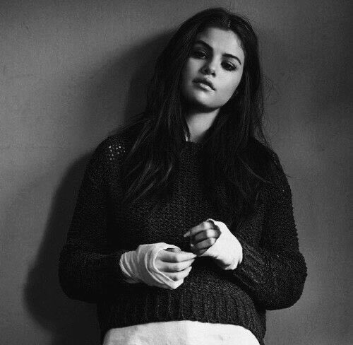 ExActs_Charts's tweet photo. Certified albums sales in the US:

1. Miley Cyrus — 17,000,000 (12 albums) 
2. Ariana Grande — 7,000,000 (6 albums)
3. Demi Lovato — 4,000,000 (6 albums)
4. Selena Gomez — 2,500,000 (6 albums) https://t.co/9TPaVztBuq