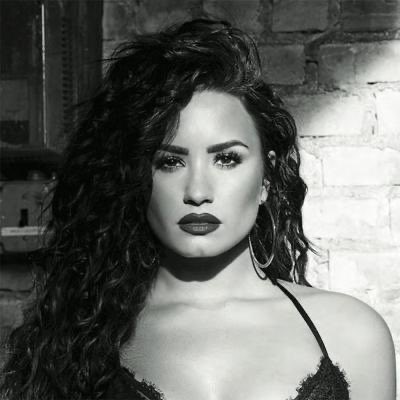 ExActs_Charts's tweet photo. Certified albums sales in the US:

1. Miley Cyrus — 17,000,000 (12 albums) 
2. Ariana Grande — 7,000,000 (6 albums)
3. Demi Lovato — 4,000,000 (6 albums)
4. Selena Gomez — 2,500,000 (6 albums) https://t.co/9TPaVztBuq