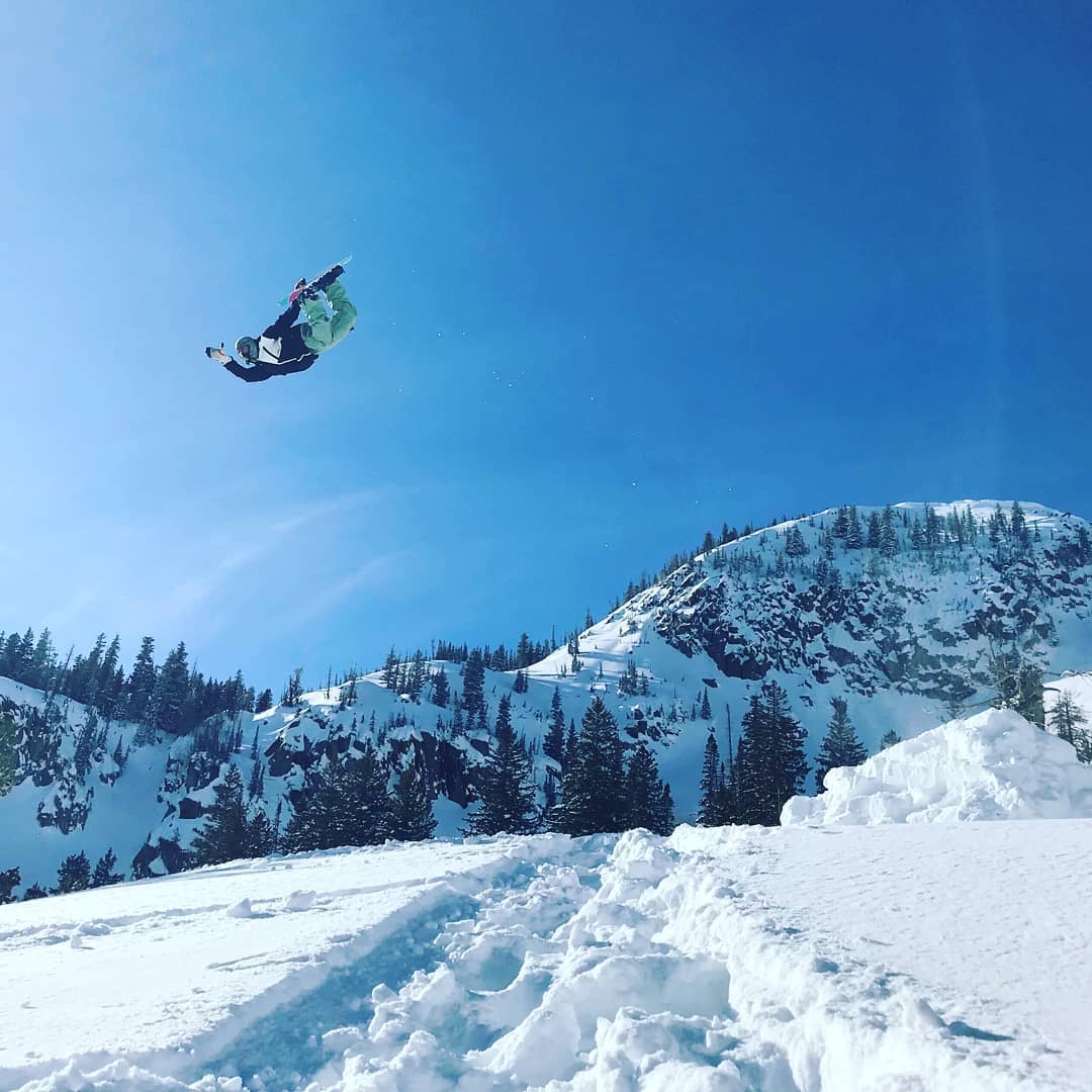 geardotcom's tweet photo. This week on #TipsTricksandTruths get to know Kemper Snowboards athlete Ryan Flaska! What does he love most about @kempersnow and what sets them apart from other brands..? Click the link to find out https://t.co/ysYgQAUd3w https://t.co/gC5FekGvJH