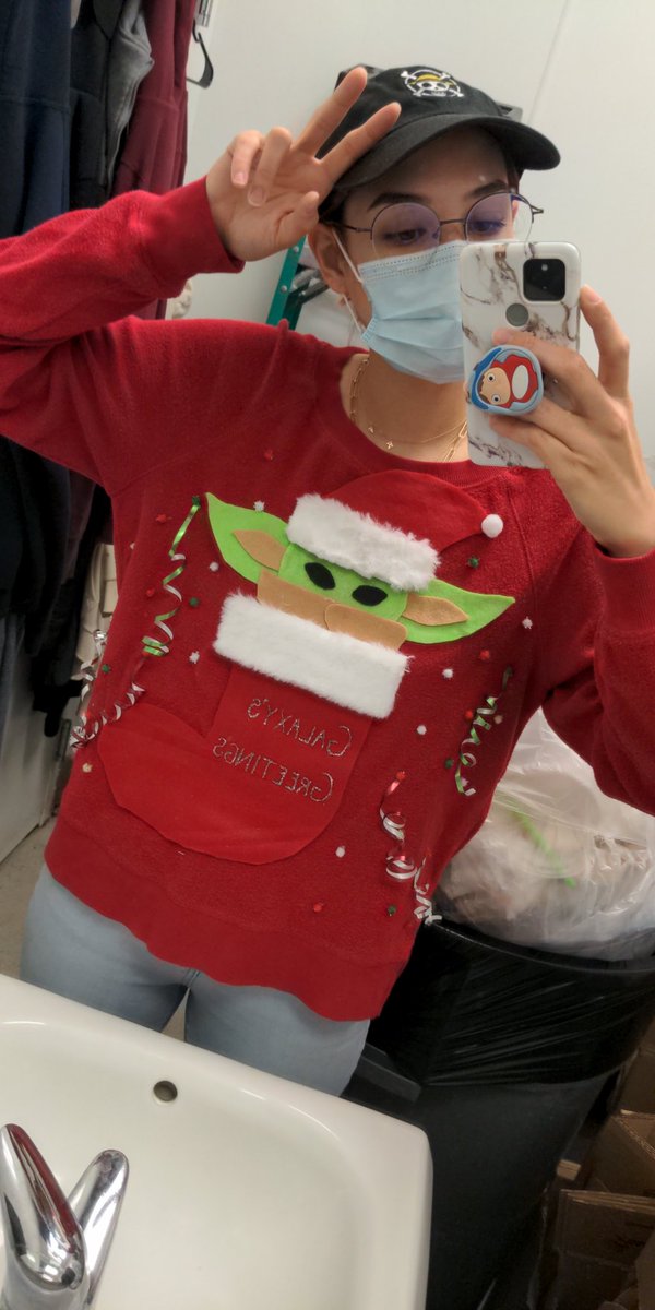Heyyalll I BEEN WORKING HELLA LATELY. But anyways my company has an awards ceremony at the end of each year and 1 won 2!!!!! 🤪 Also it's ugly sweater day and I made this bad boy