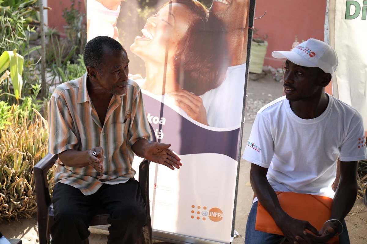 UNFPAMadagascar's tweet photo. Animated debate at community level w/gender sensitive men's group on women's rights, #GenderEquality vis-a- tradition that is still prevalent in the South of #Madagascar. Partnership w/ @MenEngageMada, @NorvegeAmbMDG #MPPSPF&amp; @UNFPA
#EndGBV #GlobalGoals https://t.co/1QFyEEyne9
