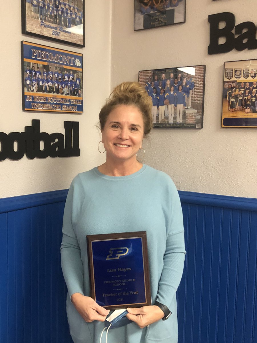 PiedmntMdSchool's tweet photo. Congratulations to Piedmont Middle School Teacher of the Year, Mrs. Lisa Hayes! 💙💛🎉 @LhayesLisa #PCMSproud #teacheroftheyear https://t.co/GSdJOVqkE1