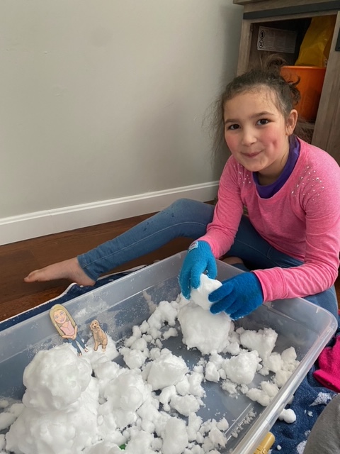 MissMcKeownA4's tweet photo. #FlatMsMcKeown and #FlatPenny are enjoying their Snow Day baking cookies and playing with Snow! Thanks Ella for letting us enjoy the festivities! โ https://t.co/PpuepcelYW