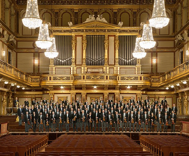 Yle TV1 (@yletv1) on Twitter photo Uudenvuoden konsertti Wienistä!
Legendaarista Wienin filharmonista orkesteria johtaa italialaismaestro @MaestroMuti klo 12.30 #yletv1 <a href="/Vienna_Phil/">Vienna Philharmonic</a> #Wieninfilharmonikot #uudenvuodenkonsertti #uusivuosi #uusivuosi2021 yle.fi/uutiset Uudenvuoden konsertti Wienistä!
Legendaarista Wienin filharmonista orkesteria johtaa italialaismaestro @MaestroMuti klo 12.30 #yletv1 <a href="/Vienna_Phil/">Vienna Philharmonic</a> #Wieninfilharmonikot #uudenvuodenkonsertti #uusivuosi #uusivuosi2021 yle.fi/uutiset