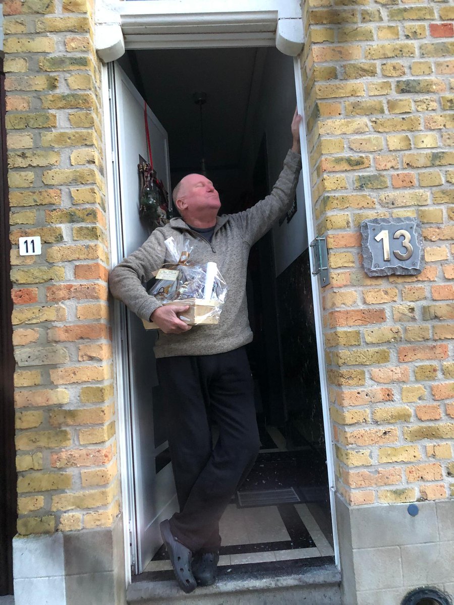 CwgcSocial's tweet photo. ✔ Making our retired colleagues happy
✔ Supporting the local market 

Today our annual lunch for retired #CWGC staff was supposed to take place in the Ariane Hotel.

As we had to cancel, we suprised them with some tasty regional delicacies, made by #ChezMarie #IkKoopLokaal https://t.co/5NDhyBRVFF