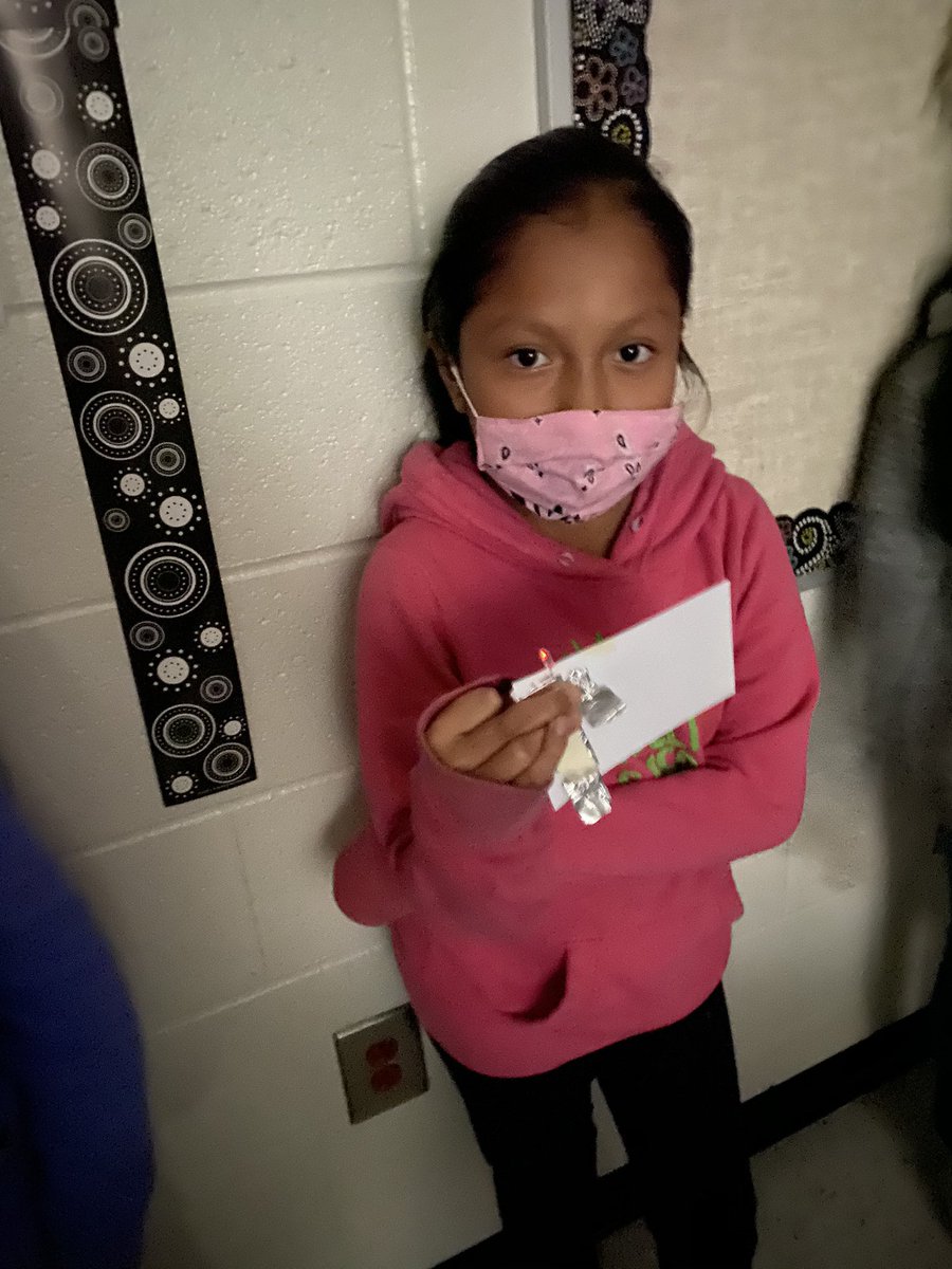 Mrs. Hendrix’s 5th graders are lighting it up with a Mystery Science electricity activity, building their own flashlights. <a href="/MRegan0123/">Dr. Rosario-Regan</a> @crichlady <a href="/SandiHarrison22/">Sandi Price Harrison</a>