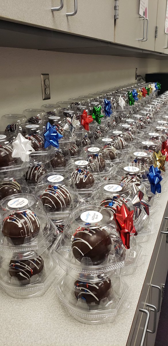 We treated our teachers and staff to hot cocoa bombs from Doughlicious in Grapevine.  We want to thank everyone at GHS for all of their hard work in this challenging year!  #ghsptsa #weloveourteachers