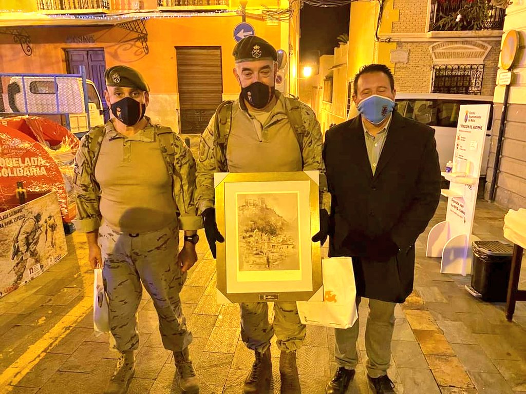 CaminoCaravaca's tweet photo. 👣🎒 Los miembros de la Unidad de Fuerza Especial de Guerra Naval ya están en el #CaminodelaCruz.
Dentro de la campaña #ToneladaSolidaria, la pasada madrugada entregaron en Mula una tonelada de comida para el Programa de Alimentos municipal.
👉🏽https://t.co/olyvkGN8zA https://t.co/rKNG6TeuYc