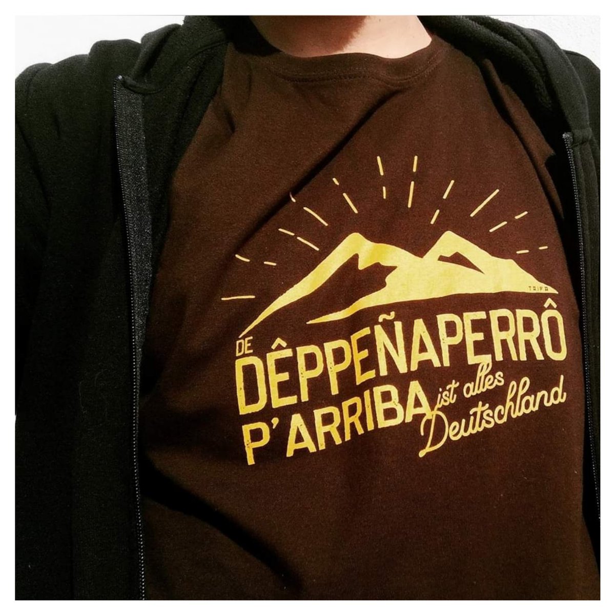 TaifaAlandalus's tweet photo. #DeDêppeñaperrôparriba #alAndalusStreetwear #TAiFA #الأندلس #ⴰⵏⴷⴰⵍⵓⵣⵉⴰ https://t.co/z6FdEqhdVU