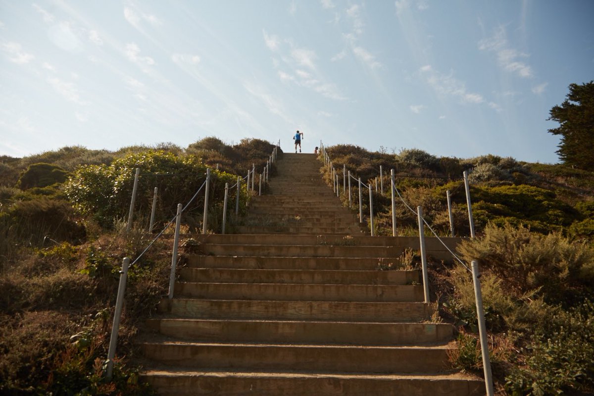 DeanKarnazes's tweet photo. The view from the top is always most fulfilling. Through the adversity, keep climbing. . .

#ThursdayThoughts #NeverStopClimbing https://t.co/16c4INZEoZ