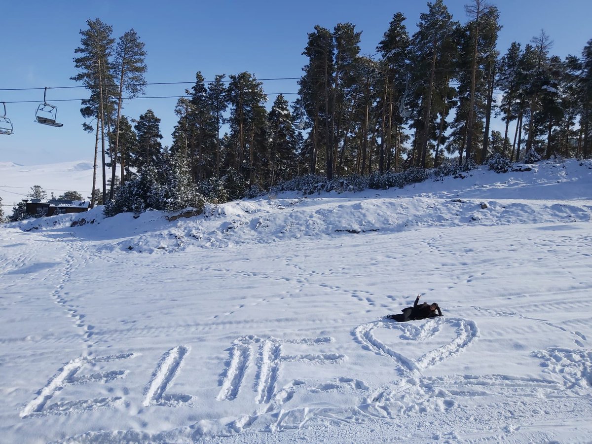 ElifCih15635781's tweet photo. Karlı bir fotoğrafımız olmasın mıydı❄️ https://t.co/A2TActC7fI