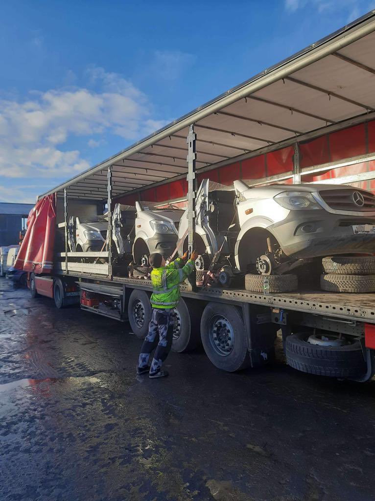 Trailer 1 being loaded today <a href="/dronsfields/">Dronsfields</a> variety of mixed sprinter parts . #usedmercedesparts #Recyclingparts #mercedessprinterparts #mercedesaxles #wheelsandtyres #mercedesengines #greenparts