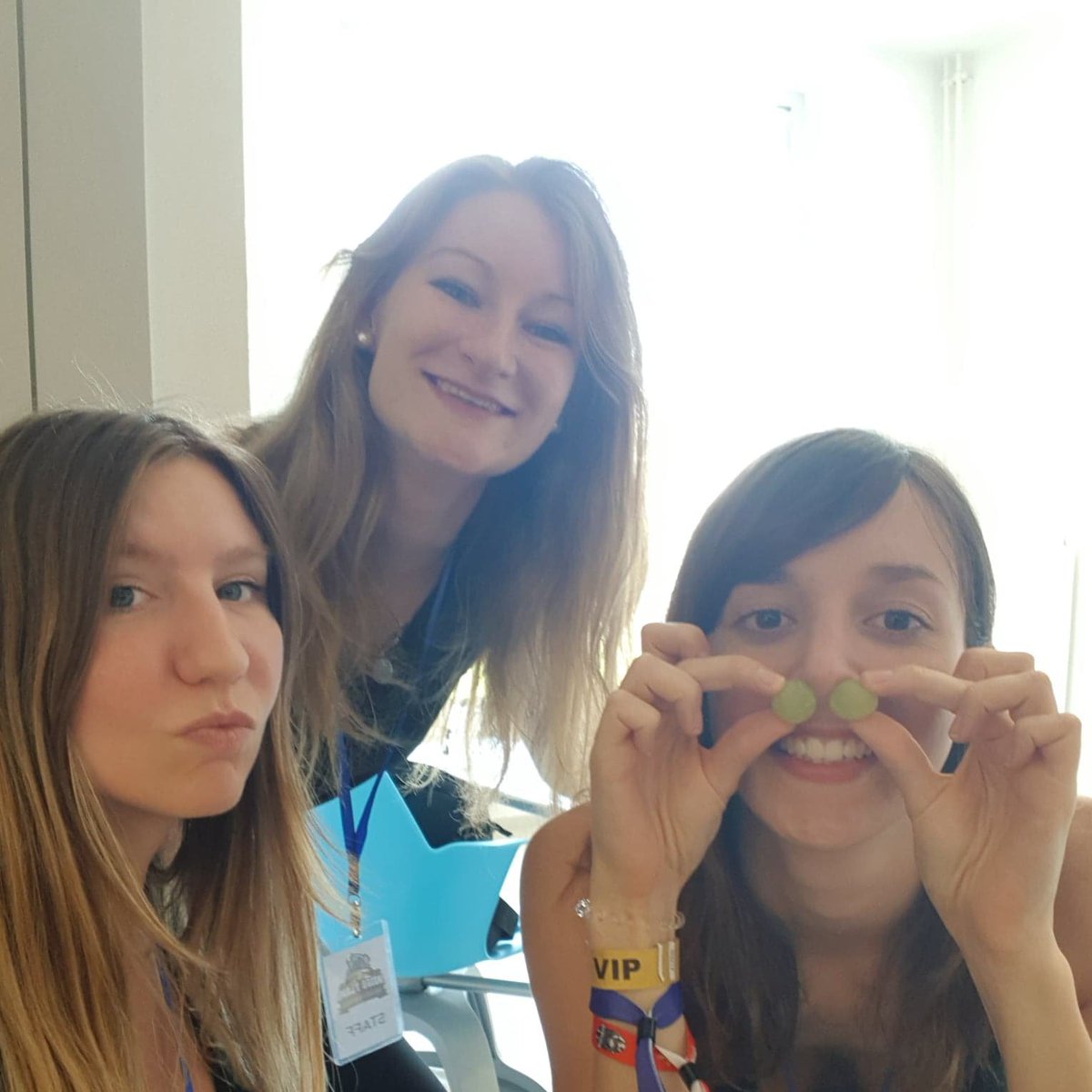 SuperSmashNanas's tweet photo. HOLA ! 🎀

💃 Retrouve tes nanas préférées ce soir à 20h pour un programme super original et divertissant sur l'internet 

🏝️ On réouvre nos îles Animal Crossing après des mois d'absences 😂
 
https://t.co/LOdnTCOAaK
*Ces streams sont susceptibles de contenir quelques vulgarités https://t.co/QxbuUwQr35