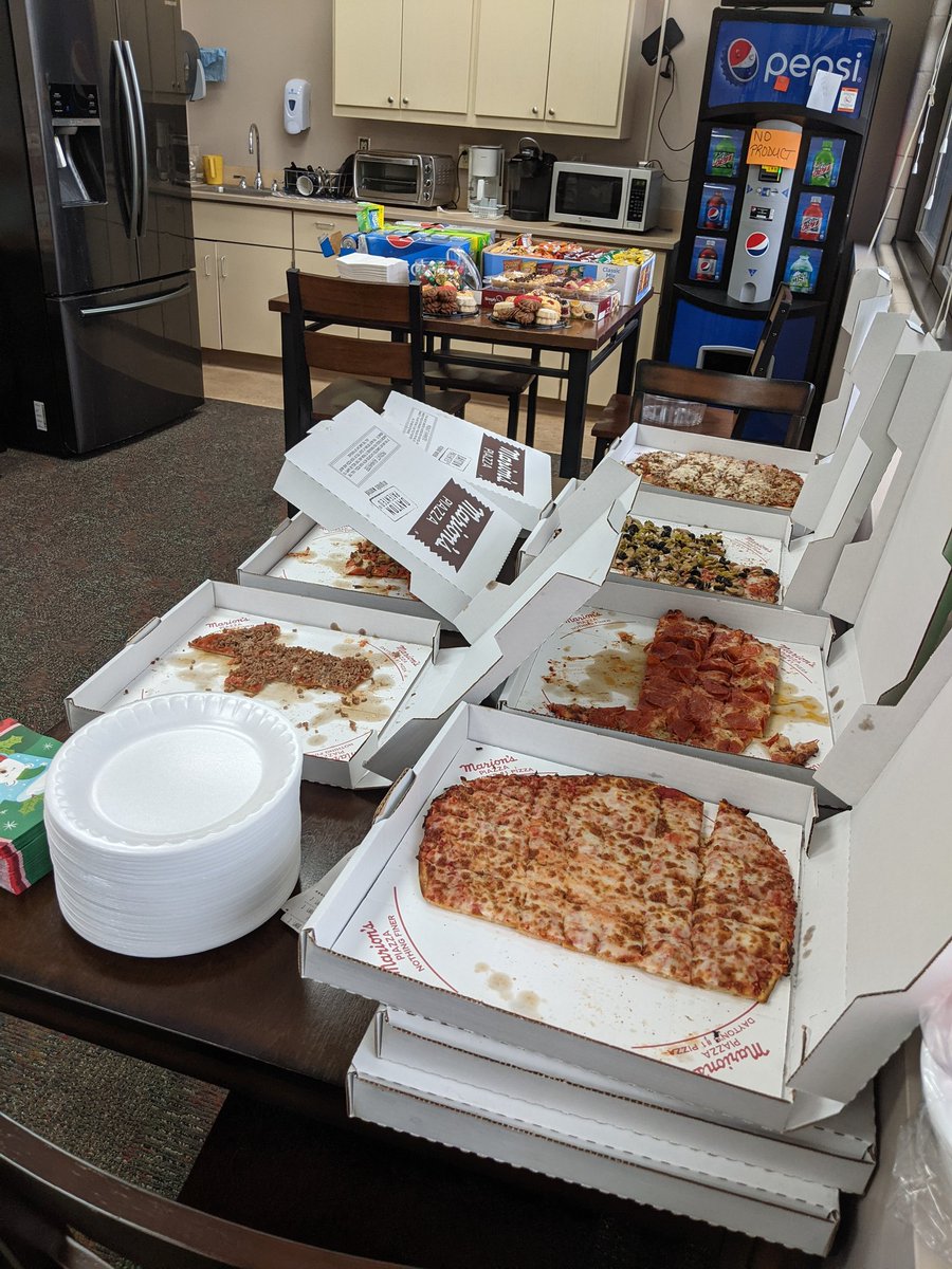 OVPrincipalKCS's tweet photo. Thank you to the Oakview PTO for providing lunch to our staff today! You are awesome!!
#oakviewelementary #marionspizza https://t.co/JGJumFssjW