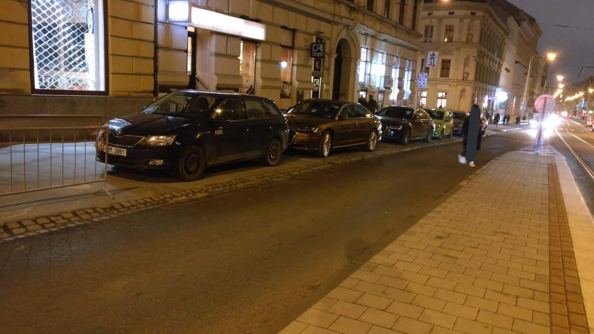 nahodny_chodec's tweet photo. „chodník“ 

#Veveri #brno https://t.co/sJyhPOD2LE