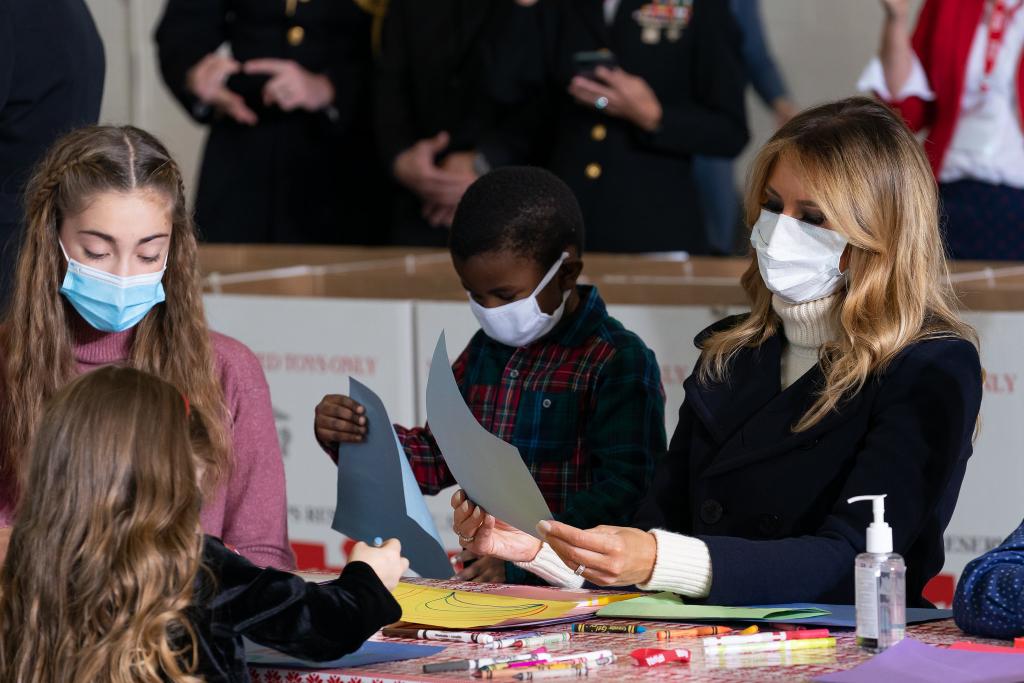 .@FLOTUS delivered remarks, sorted gifts, and visited with children at a @USMC Toys for Tots event last week! 🎄
