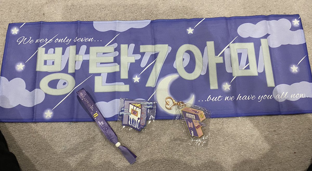 blacks_sexy's tweet photo. @UKARMYProjects  thank you so much! They are very nice!i am so happy to have something to mark the MOTS7 tour even if it didn’t happened! https://t.co/ywGNU0rwBE