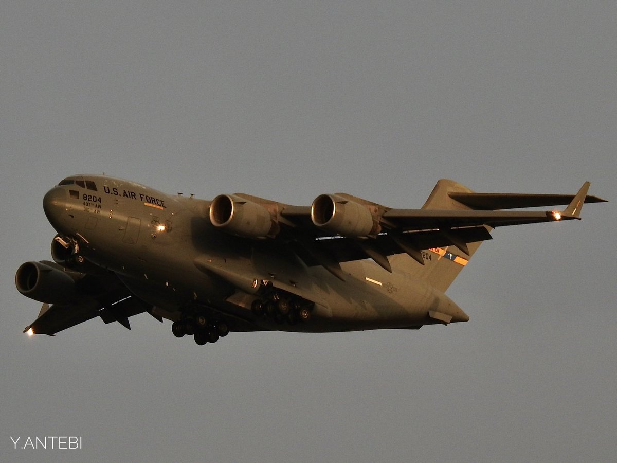 ace_pio's tweet photo. Some #USAF movements in the Tel Aviv FIR today:
Foreign Emergency Support Team #C32B 99-6143 out of Amman
#C40C 02-0203 as #BOXER41 (Kushner?) to Bahrain
#C17Globemaster 08-8204 as #RCH806 arriving directly from Abu Dhabi
#avgeek #Planespotting #milair #C17 #BBJ #USAirForce https://t.co/32HbaXzSBV