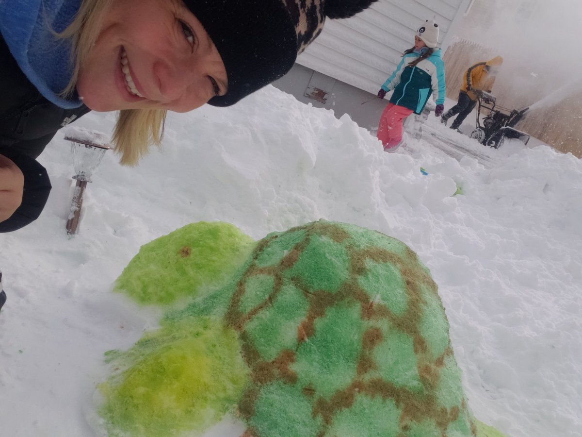 CavacoArt's tweet photo. What Art teachers do on their lunch break! Can't wait to see more snow sculptures! @PmsPatriots @psd_ri @ViveirosLiz @pstorme @kenworthy_tom @riaea https://t.co/Fngu05nfTu