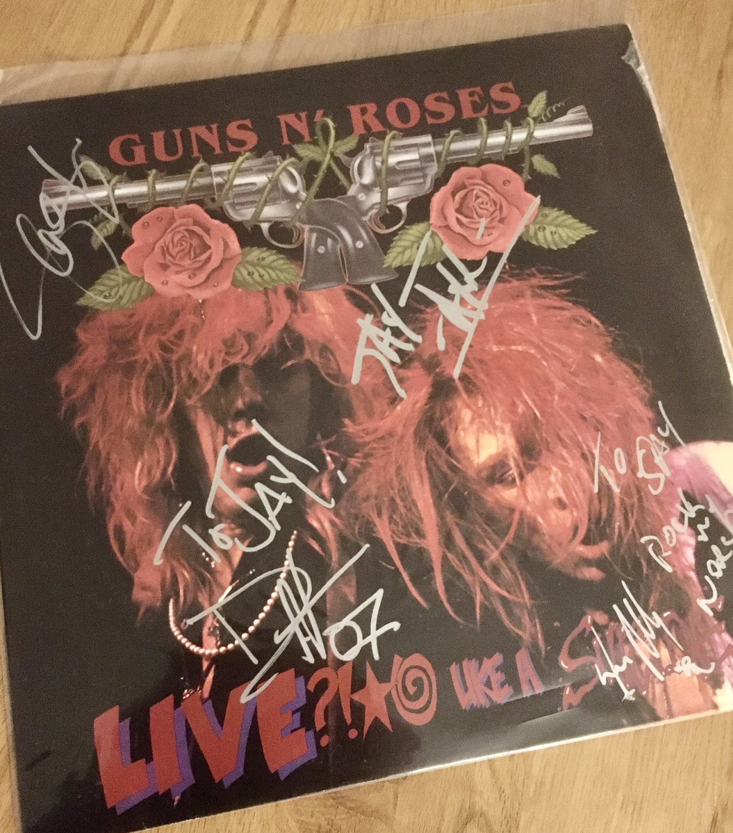jaysgnr's tweet photo. @gunsnroses One of the 1st things I ever bought from eBay. Cost me about £70. Then spend the next 17 odd years trying to get it signed.... just Izzy left https://t.co/EdNfqIUzHO