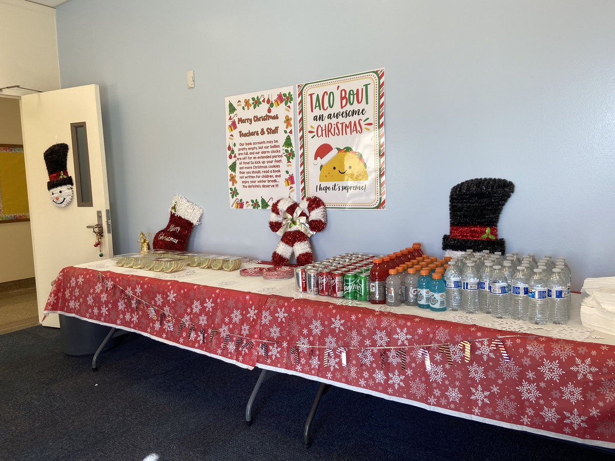 vanessacuarenta's tweet photo. Taco ‘bout an awesome Christmas at MES! Wishing our wonderful teachers, staff, and scholars a wonderful and safe Winter break! 💜💛 @JanaeCapshaw @n4god @_AHughes85 @ShanaDay147 https://t.co/iUo6Uepa5I