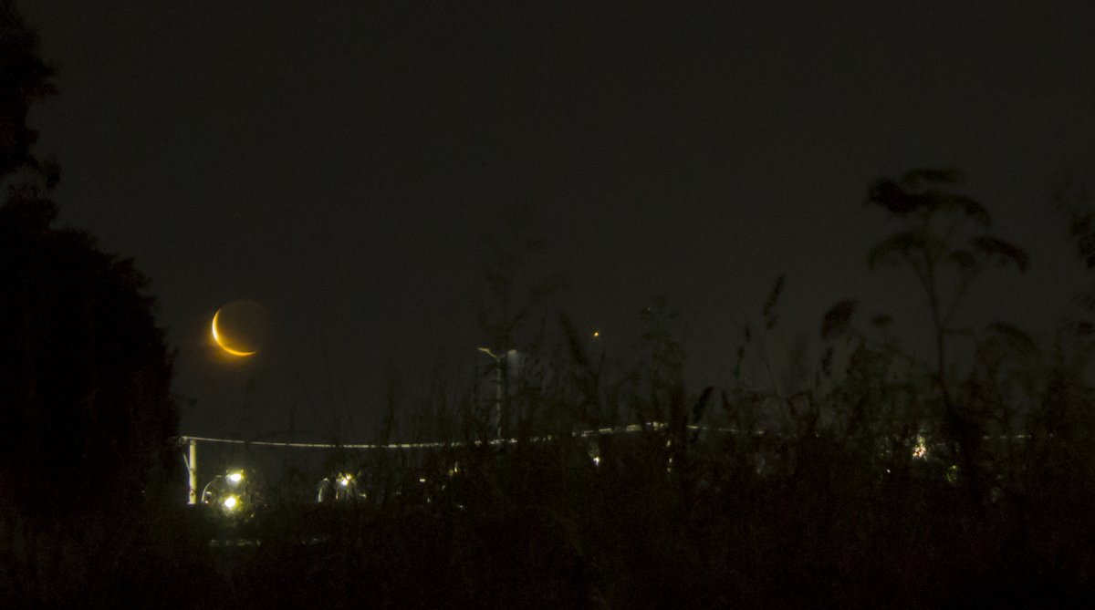 epperezc's tweet photo. la #luna, #jupiter y #saturno, #küyen #llepü #kullkull desde #paderlascasas #temuco #chile #cielosESA del 16 dic 2020 https://t.co/lVFFhBmcvN