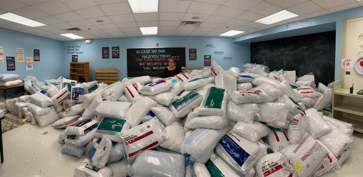 WalkerMS_OCPS's tweet image. We are excited to begin distribution of our pillows and pillowcases today to our students!! Thank you everyone who helped us reach our goal. #vikingpride #pillowproject #thankyou @OCPSnews @Southeast_OCPS