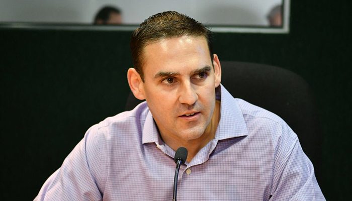 LaPerspectiva_'s tweet photo. TRABAJADORES DE LA ALCALDÍA DE SAN SALVADOR  PREOCUPADOS POR IMPAGO DE AGUINALDO DE ERNESTO MUYSHONDT
Según las declaraciones del edil la comuna no podría pagar el aguinaldo, capitalinos cuestionan despilfarro de $300mil en bandera https://t.co/KgVCp4doDb