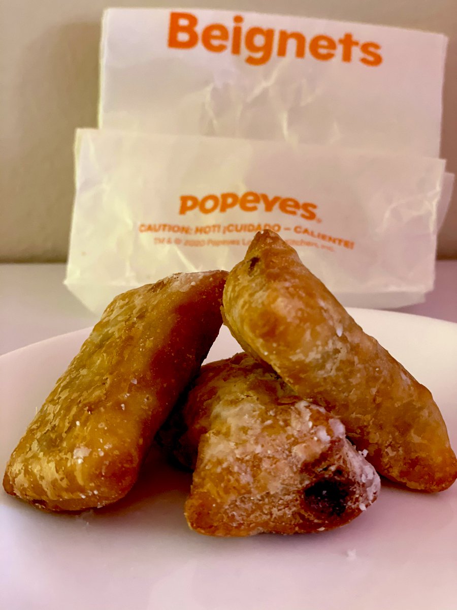 DynamicReview's tweet photo. I finally tried @PopeyesChicken Beignets. And I like it. It was still hot when I got it delivered, so that’s really nice. 

Have to eat it fast since beignets are not really good when it’s cold. https://t.co/7TjVAnrC3A