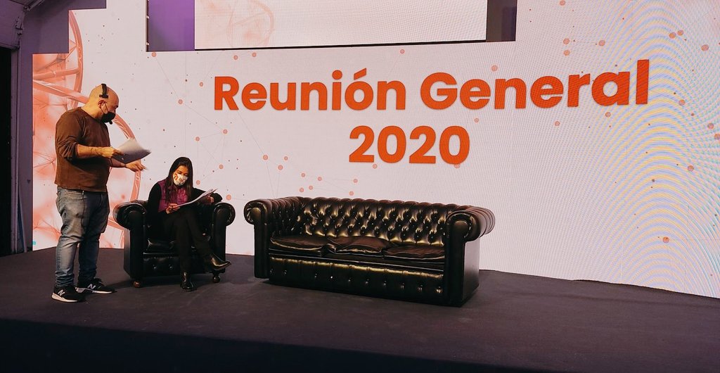 BABELgrupo's tweet photo. 🔸 Mañana celebramos la Reunión General de diciembre 🔸

En streaming directo para más de 1.400 empleados. Desde Madrid, conectaremos todas nuestras oficinas 🌐

Y, esta vez, viajaremos al futuro. Todo -casi- listo!! 🔛

#GMBABEL https://t.co/vcsOJMAvTK