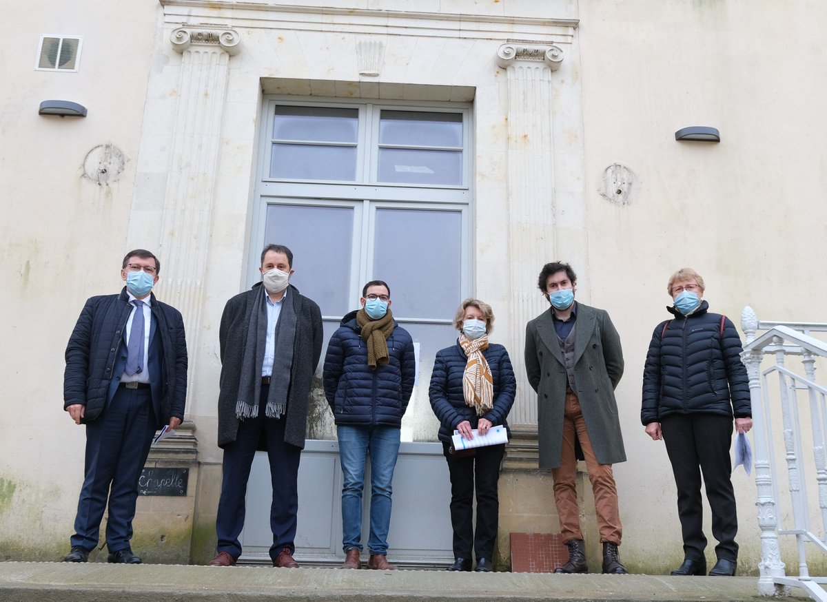 Située au cœur de ville de Baugé, la première résidence seniors entièrement domotisée de <a href="/Maine_et_Loire/">Département Maine-et-Loire</a> a ouvert ses portes, ce jeudi matin. Un projet totalement novateur pour <a href="/baugeenanjou/">Baugé-en-Anjou</a>  et Maine-et-Loire #habitat 
youtu.be/fsFrKxRG5TE