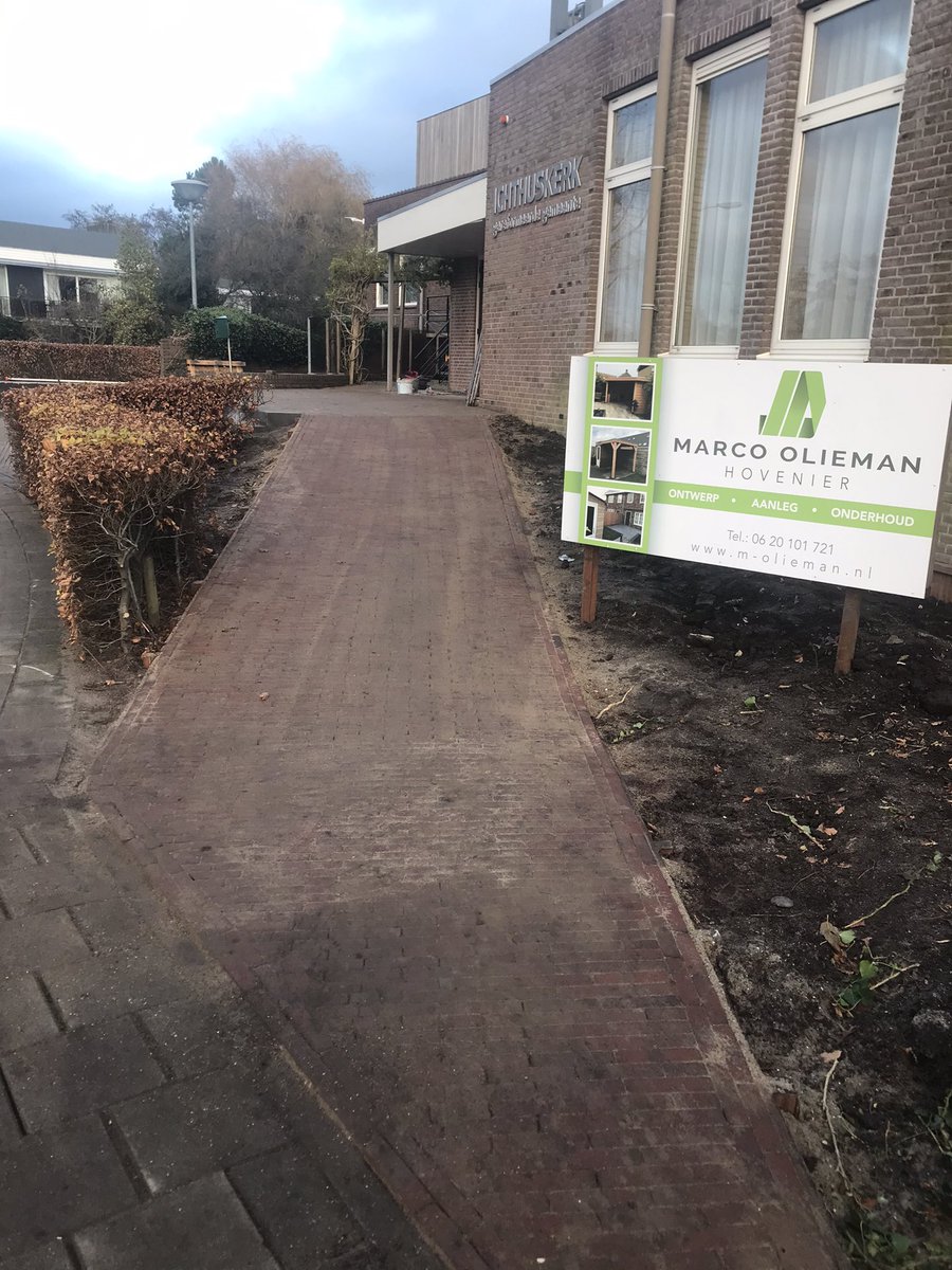 MarcoOlieman's tweet photo. Weer mooi stukje straatwerk opgeleverd bij de kerk van Boskoop. https://t.co/vbvItc5qmO