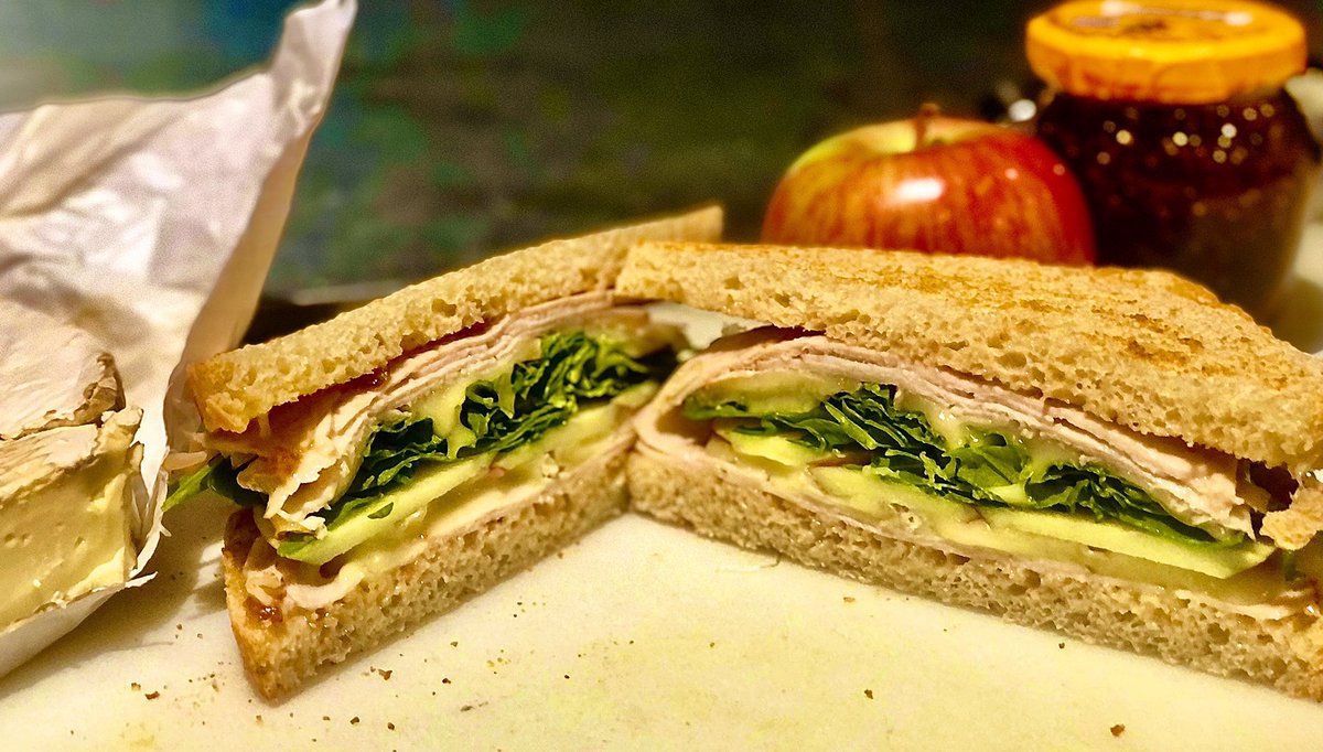 Today’s sandwich special: Brie Sandwich - turkey, Brie, apple, arugula, fig spread on toasted sourdough. 🥪🤤 A charcuterie board on a Sando!
