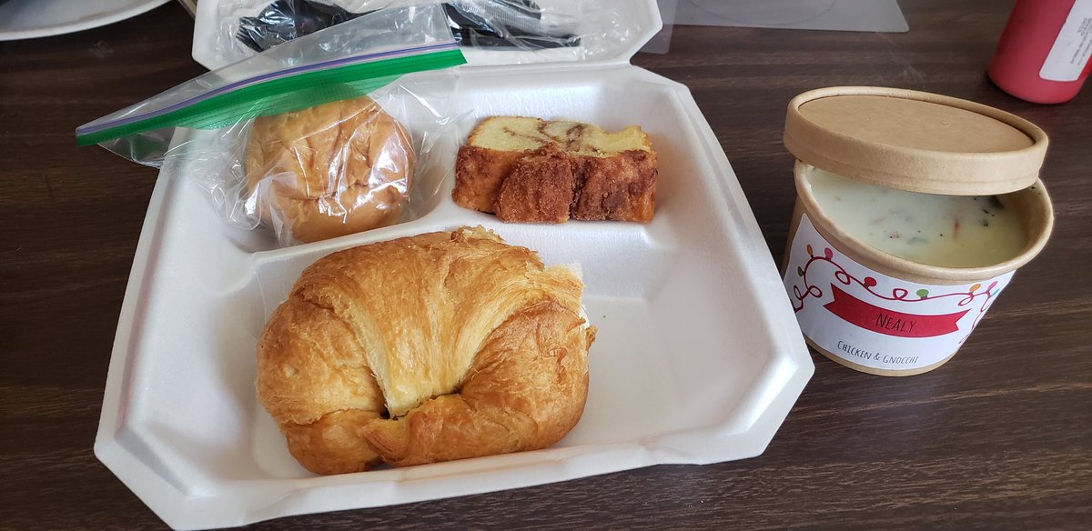 NealyMrs's tweet photo. Chicken salad sandwich and soup. What a way to warm the soul. #spoiled #cowartadvantage @CowartDISD https://t.co/WlivMLkDJj