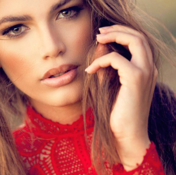 Skyteam_blue's tweet photo. 🔴Valentina SAMPAIO @Valenttsoficial 🔴is a Brazilian model & actress. In August 2019, she became the first openly transgender model of the L'Oreal and Victoria's Secret brands. (1/4)
#ValentinaSampaio #Valentts #Teamangels #JPGaultier #TeamangelsGirl #Elseve #LisoDosSonhos48h https://t.co/0195gY5sLz