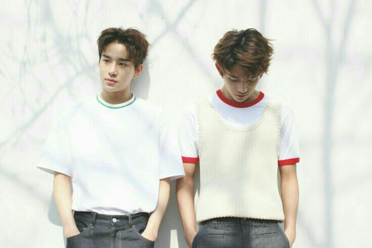 pokoknya era rookies lucas dan jungwoo tuh mereka kayak instagramer. Kenapa? Sering bgt ngelive, sampai kalau gua ketinggalan tuh gua badmoodudah sering live, postingannya aesthetic bgt lagi 