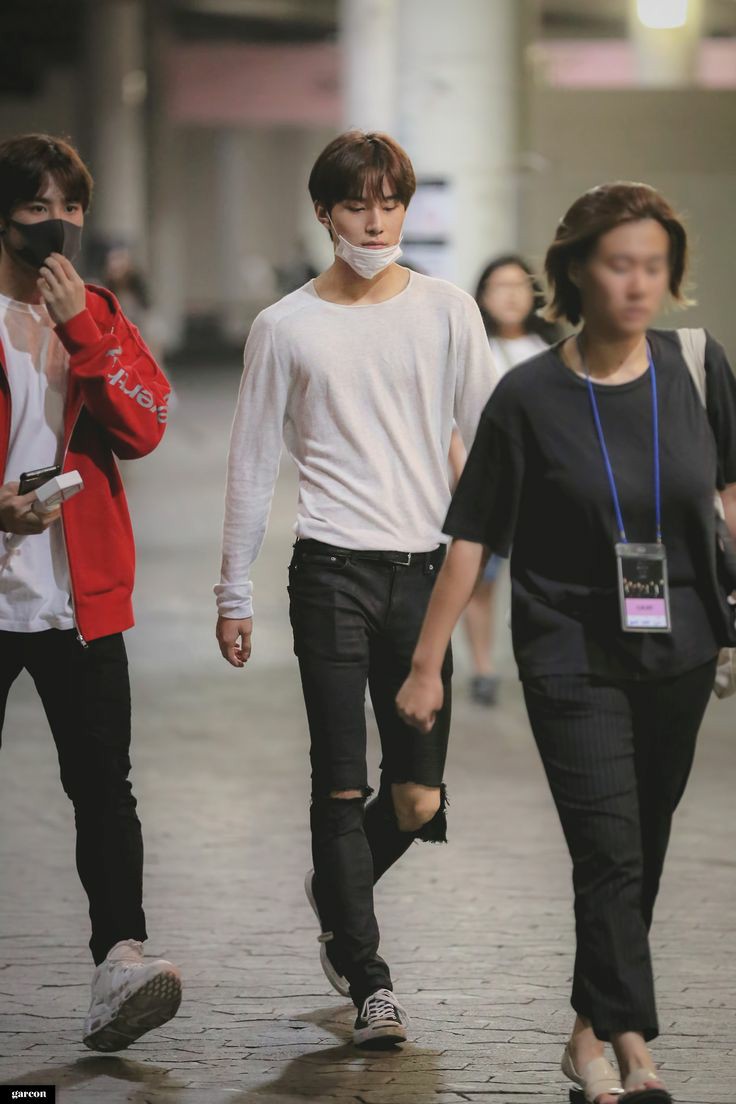 foto foto fansitenya di era rookies saat pergi ke konser EXOr'dium pernah menggemparkan pada masanya.IYALAH, ROOKIES AJA MODELANNYA GINI GIMANA PAS DEBUT