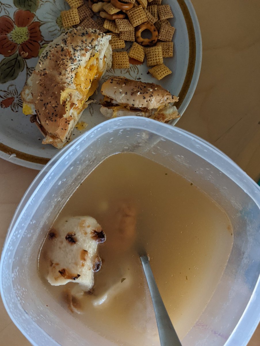 jer_swift's tweet image. YO! @realDonaldTrump what&apos;s an @POTUS #LunchMenu????

I got fried @egg sandwich and left over 🍢 with⭐ noodles.

#ReleaseYourMenu
#ReleaseYourEvidence

@GOP will you #RememberThis.

#750
#ByeKayleigh
#ByeBarr
#DeadlineWH
#LeanOn