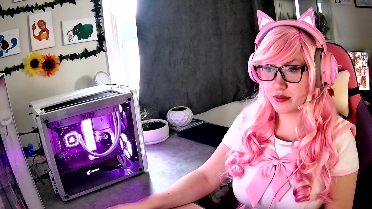 XNoodleSlayerX's tweet image. It's that time of day again... Going live with some Stardew Valley famjam! Come say hi! 😊
#StardewValley #gamergirl #pinkpc #letsgo #live #twitch #twitchstreamer