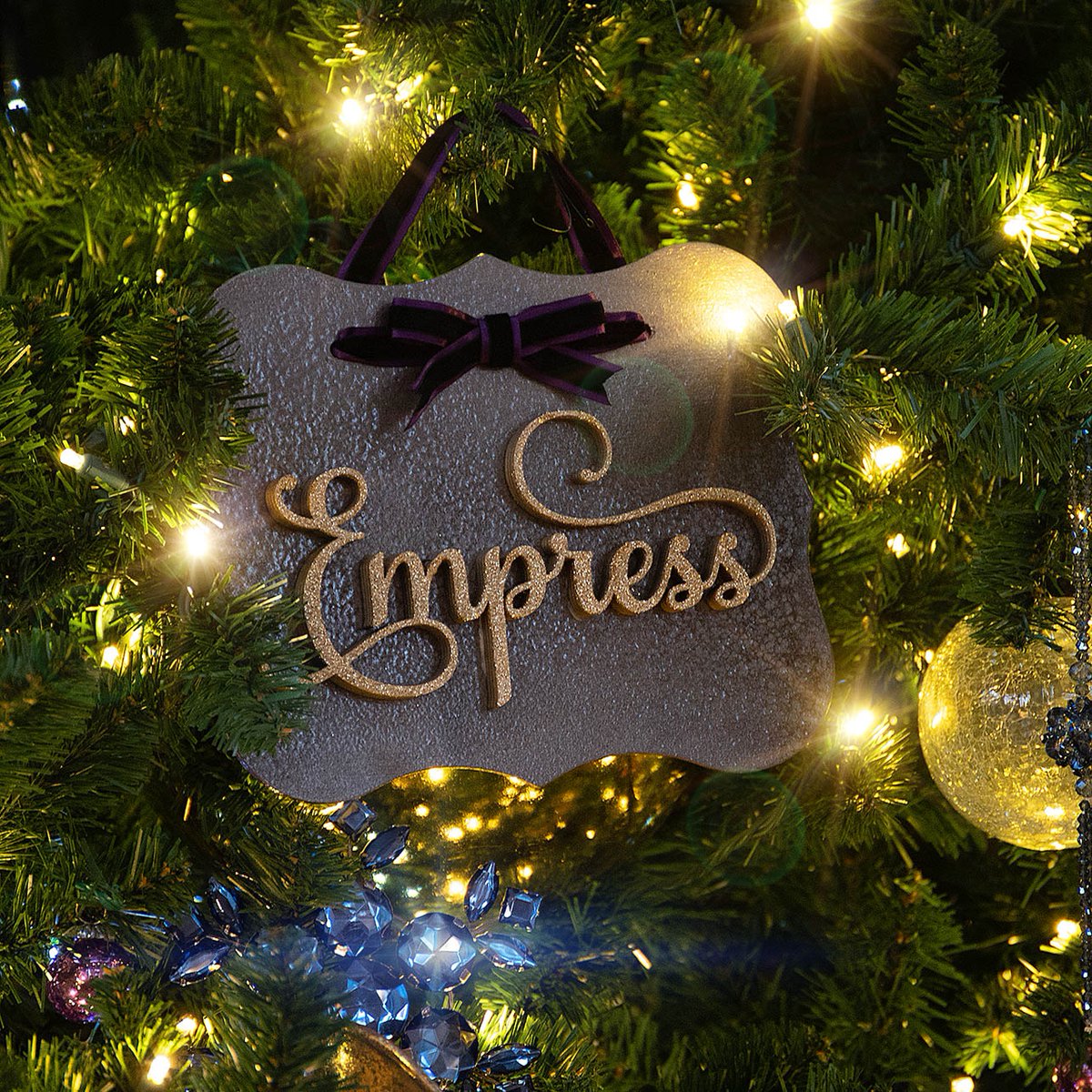 Don't you just ♥️ LOVE ♥️ Christmas❓ 🎅 
Shooting this year's Fairmont Empress Christmas tree.  I wonder what @Winstonattheempress is wishing for❓
#yyj #yyjchristmas #merrychristmas #winstonatthempress