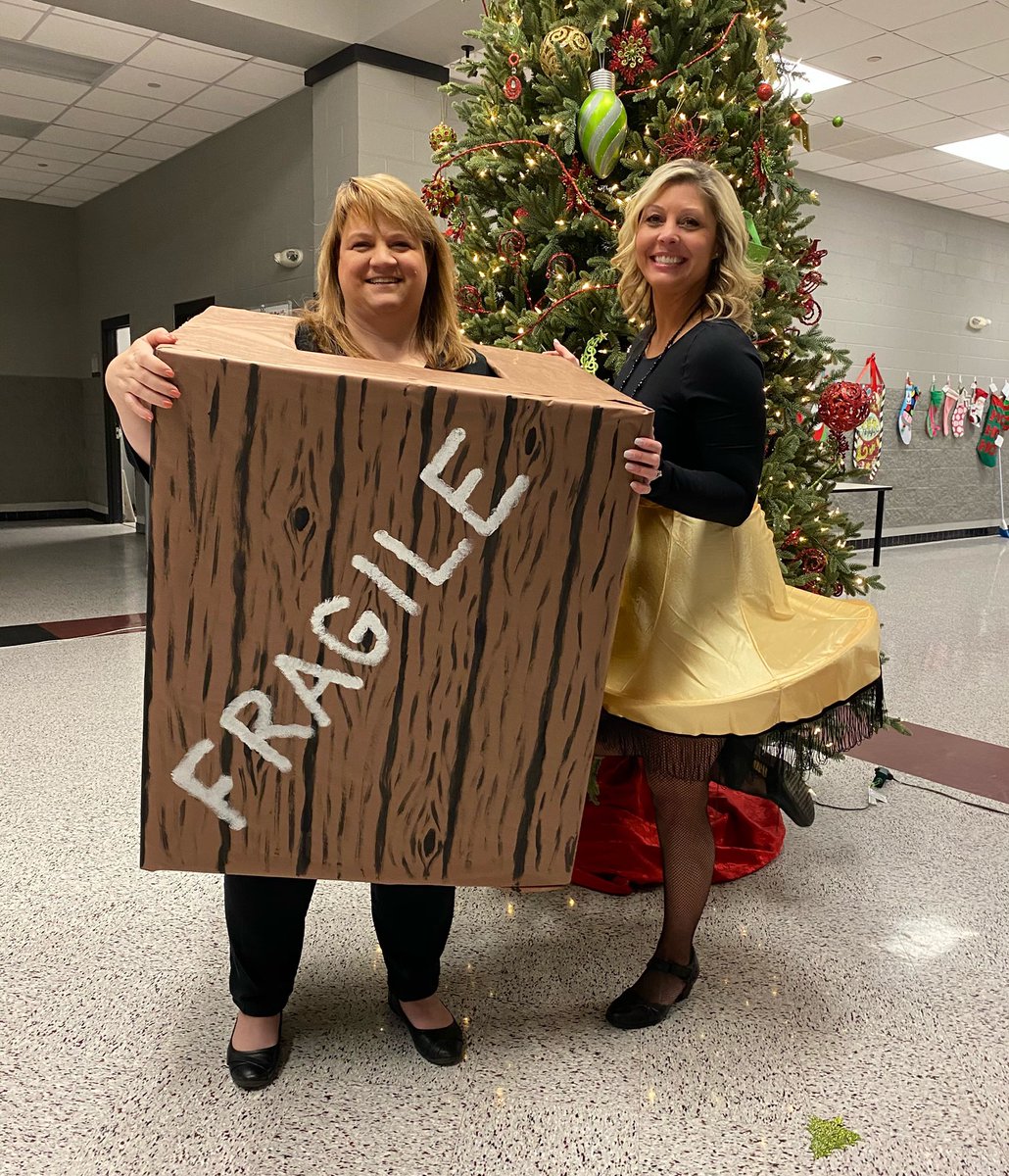 smithjulie22's tweet photo. SMS faculty movie characters!!! @PanthersSMS #achristmasstory https://t.co/Bah0Z3VOeM