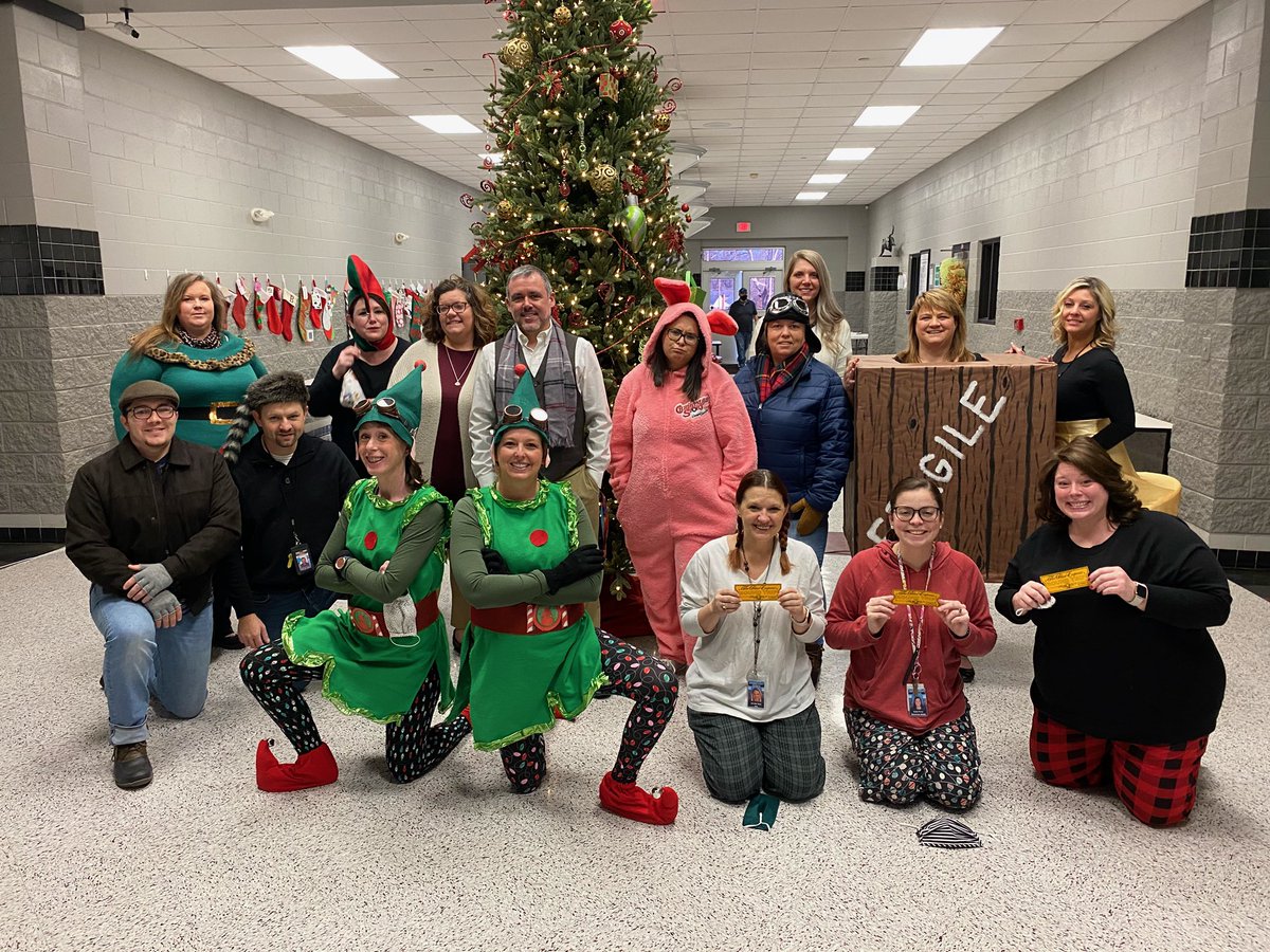 smithjulie22's tweet photo. SMS faculty movie characters!!! @PanthersSMS #achristmasstory https://t.co/Bah0Z3VOeM