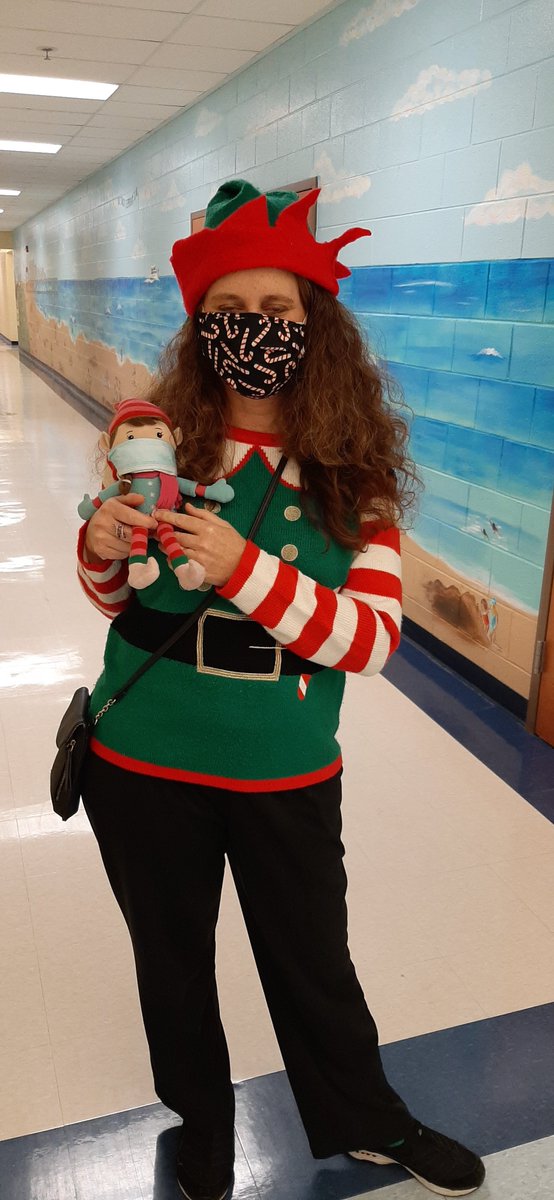 FesCommons's tweet photo. Santa's Elves are taking over Forestbrook Elementary #HCSLibraryMedia #HCSLibraries #ForestbrookElementary #horrycountyschools #HCSinfo #learningcommons #LeadHCS https://t.co/n8oOsxEzq3