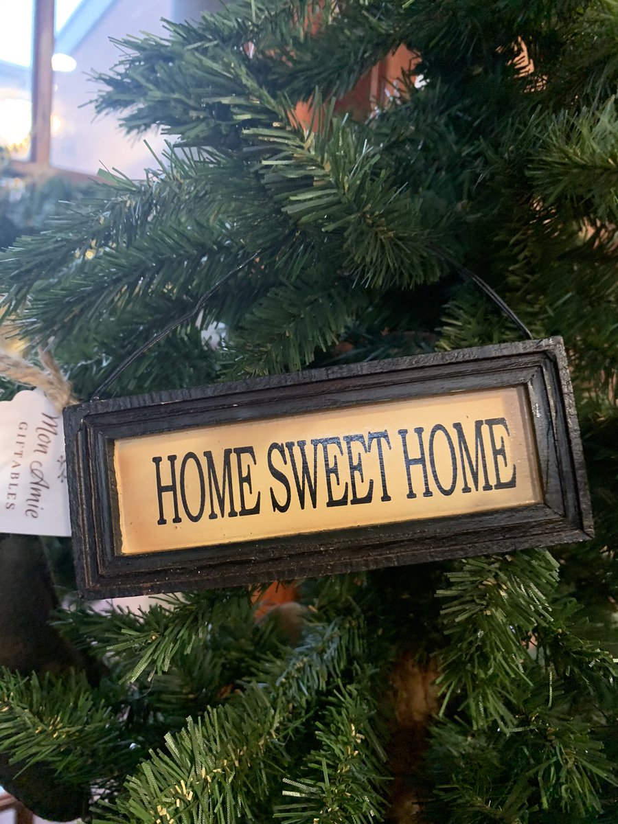 monamiegiftabl1's tweet photo. Some Christmas tree ornaments do more than glitter &amp; glow, they represent a gift of love given a long time ago🎄 

Start a tradition of giving an ornament from Mon Amie Giftables this year! 

#monamiegiftables #ornaments #gift #christmas #tree #shoplocal https://t.co/FdKWAtEW6f