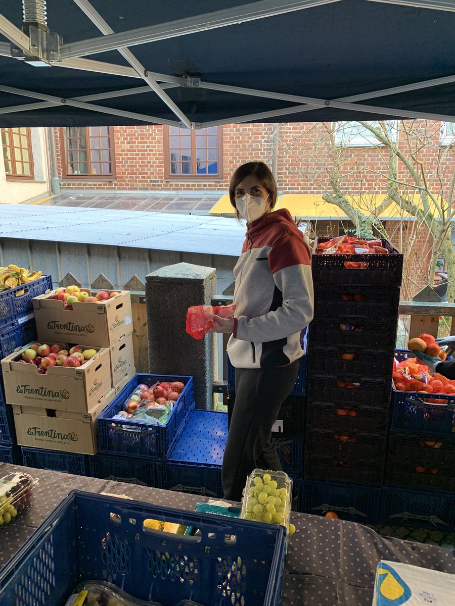 FCBB_Campus's tweet photo. ❤️
Unsere Jugendtrainer waren im Rahmen von #FCBBHelpside heute bei der Münchner Tafel im Einsatz! 💪🏼 https://t.co/c6Qjc32SoQ