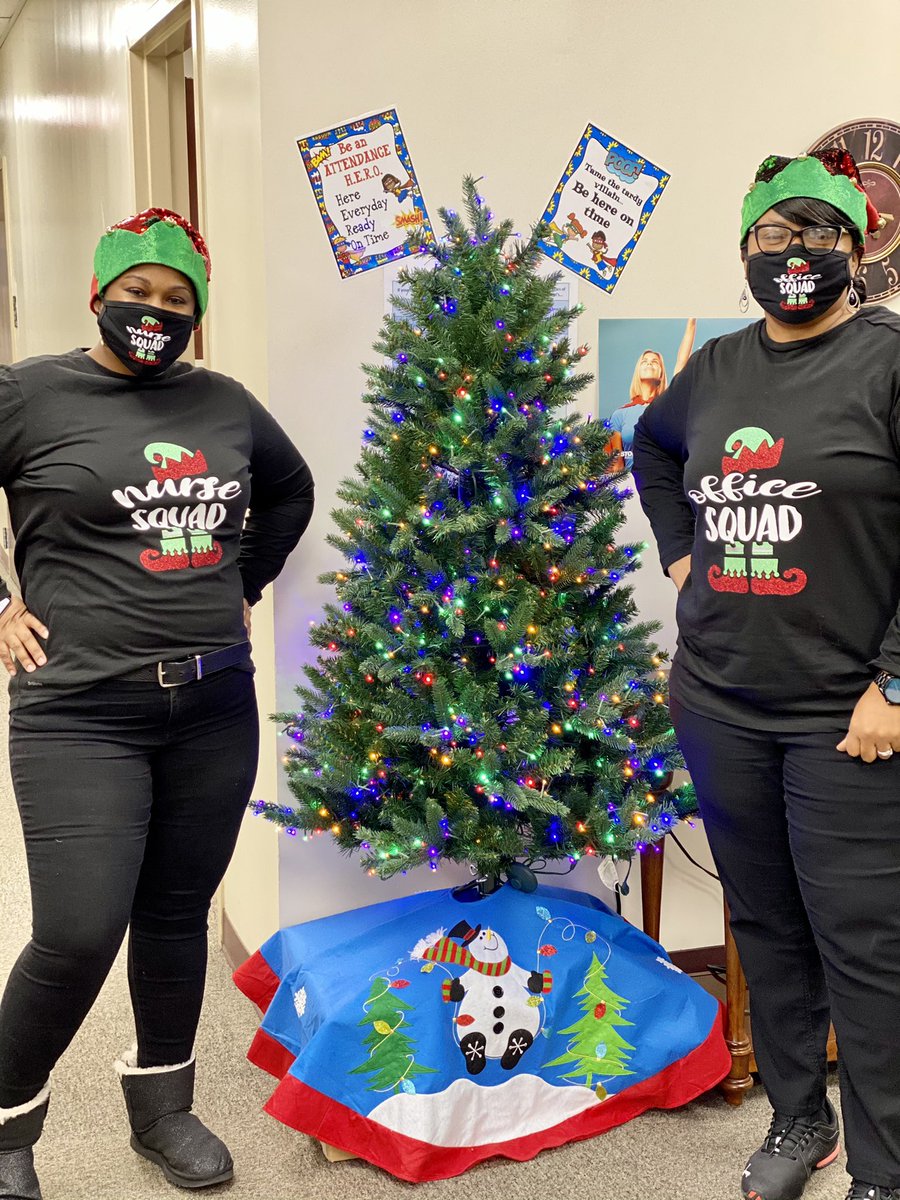 KanishaMalachi's tweet photo. #elfsquad #nursesquad #officesquad #BISelflife #niceelf #naughtyelf #holidays https://t.co/nVIqs6HEew