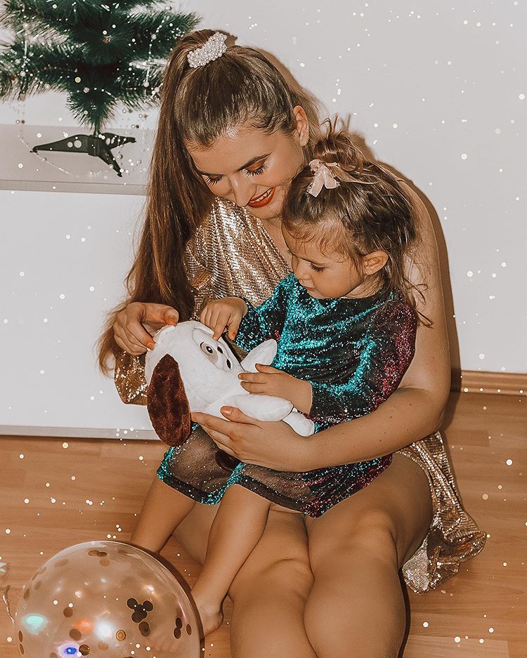 WhatsitsfaceToy's tweet photo. These are the moments to cherish...spending quality time with your kiddo. Engaging their emotional intelligence through interactive play. Whatsitsface is the emotional plush toy with six facial expressions, helping to build empathy, curiosity and confidence while having fun! https://t.co/lw4cHGMqKV